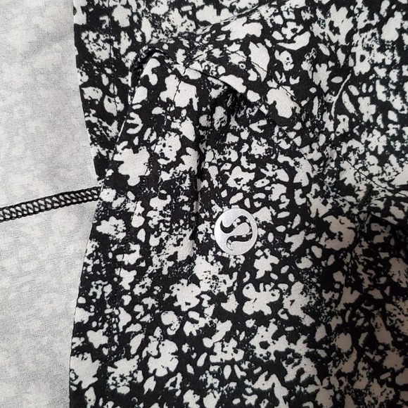 NWOTS LULULEMON speed up shorts, 2.5 inseam - Picture 8 of 8